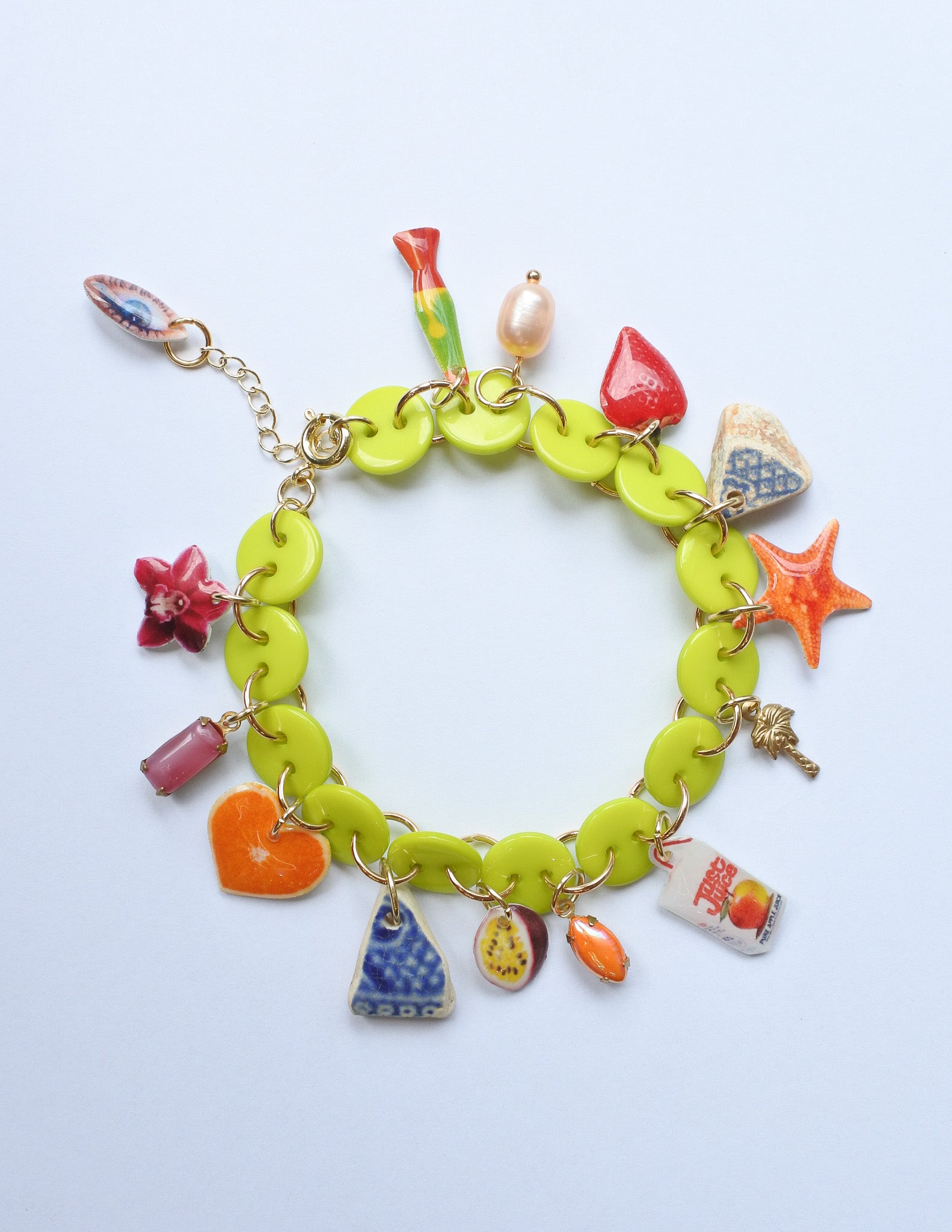 アクセサリー Llife BOTTON CHARM BRACELET Llife（ライフ）の「Llife BOTTON CHARM BRACELET（ブレスレット